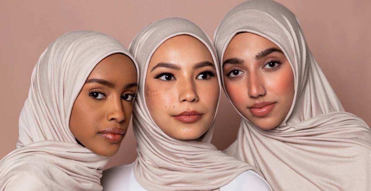 Pilihan Warna Baju Terbaik Untuk Kulit Gelap