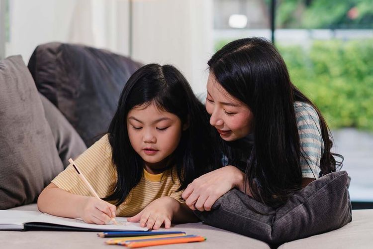 Mengelola Emosi Saat Mengasuh Anak Di Bulan Puasa