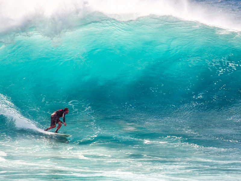 Olahraga Air: Menyelam Dan Surfing Di Destinasi Wisata Populer
