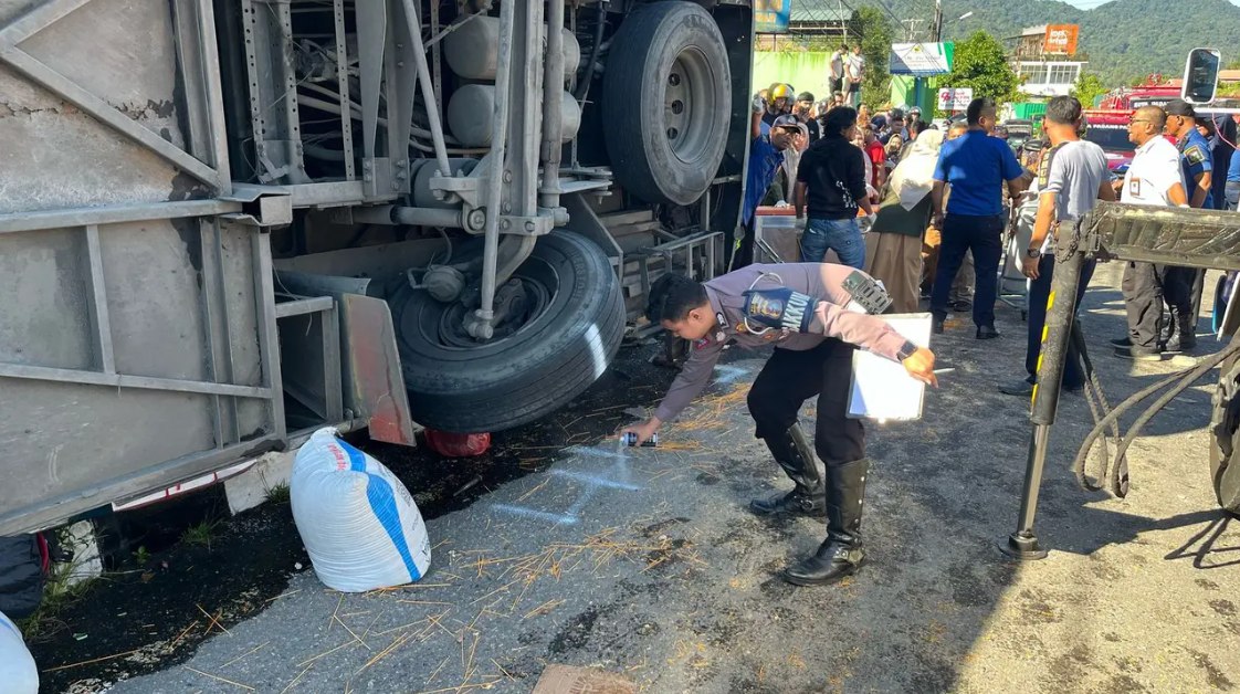 Bus ALS Kecelakaan Di Padang Panjang, Belasan Korban Tewas