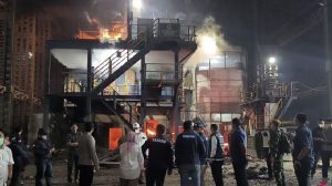 Industri Baja Ilegal Disorot Setelah Kementerian Lingkungan Hidup (KLH) Menyegel Dua Pabrik Logam Di Serang, Banten.