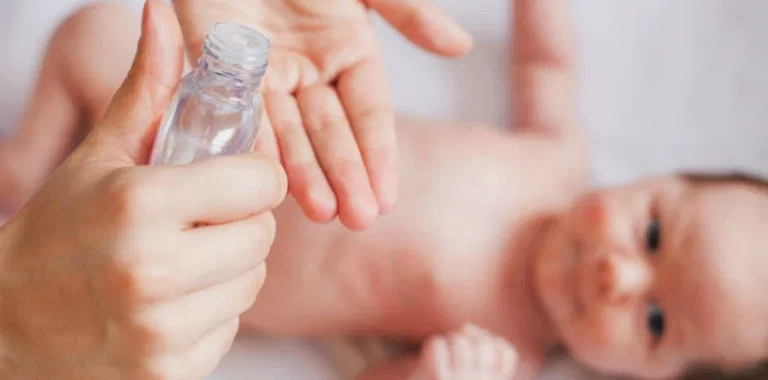 Minyak Telon Terbaik Untuk Bayi: Aman, Harum & Melembapkan