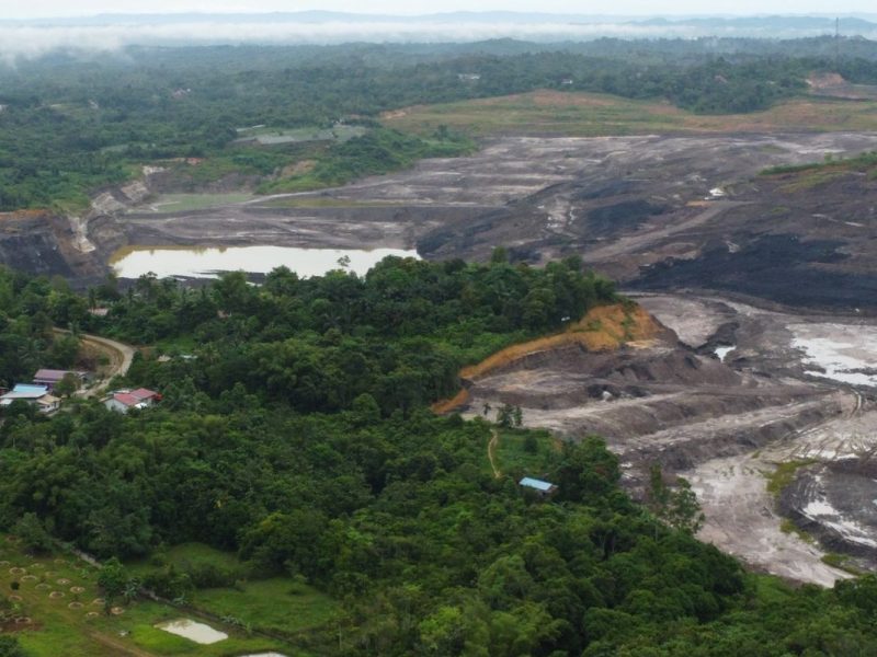 Derita Amborawang: Lahan Hilang Tanpa Ganti Rugi Tambang