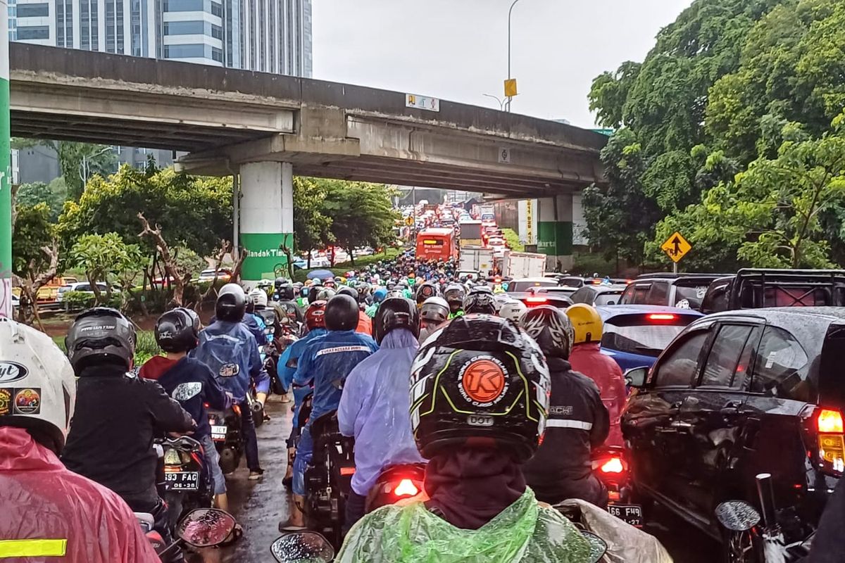 Tips Psikolog: Mengelola Emosi Saat Macet Parah TB Simatupang