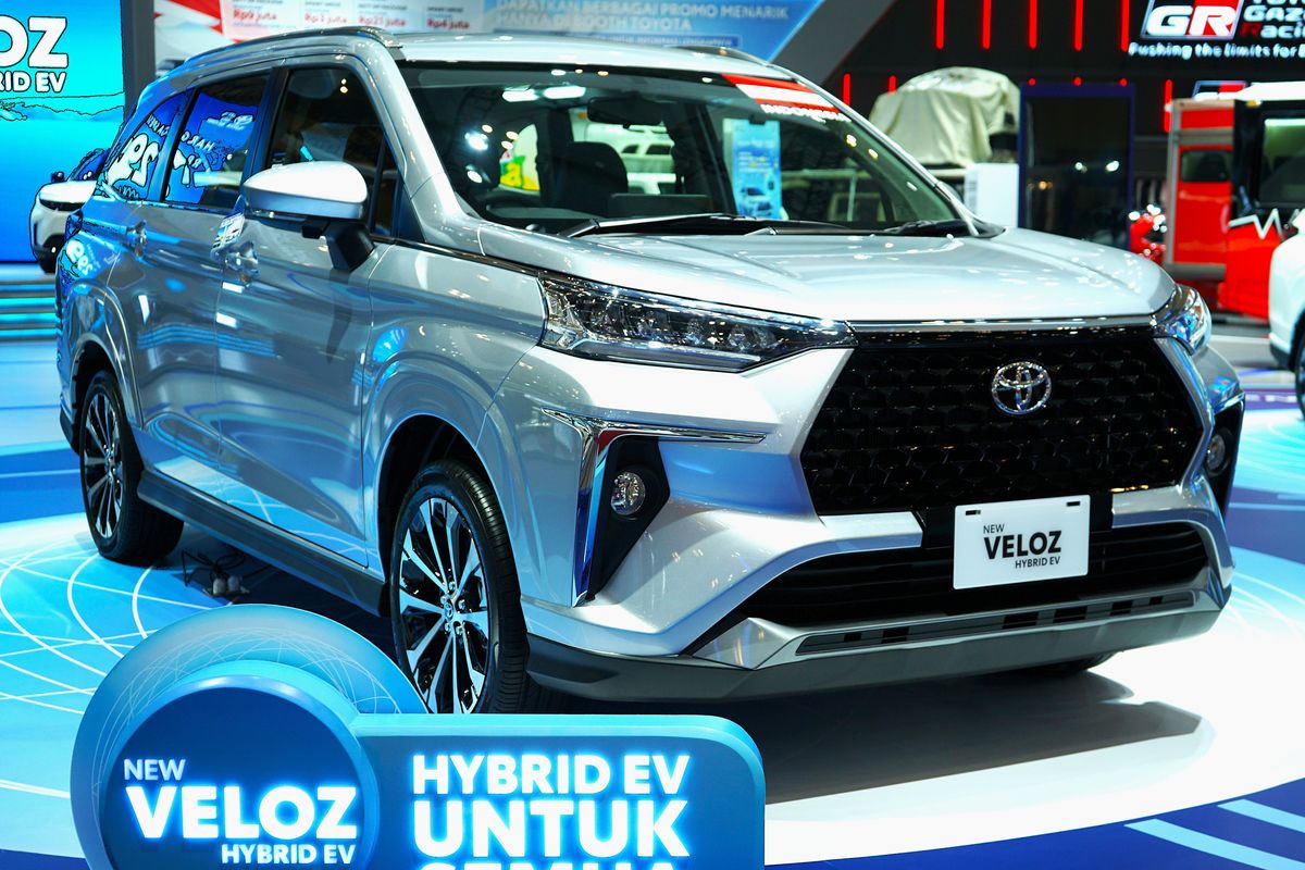 Perang Teknologi: Veloz Strong Hybrid Lawan Ertiga SHVS
