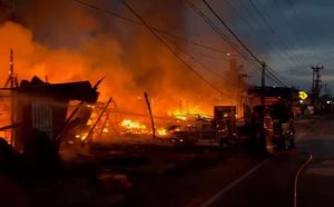 Kebakaran Besar Landa Kendari Barat, Belasan Bangunan Hangus