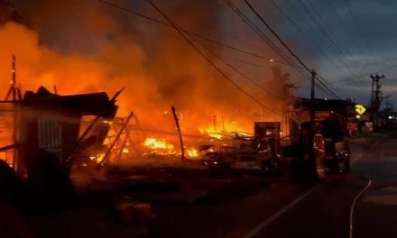 Kebakaran Besar Landa Kendari Barat, Belasan Bangunan Hangus