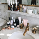 Awas Rusak! 9 Skincare Ini Jangan Taruh Di Kamar Mandi