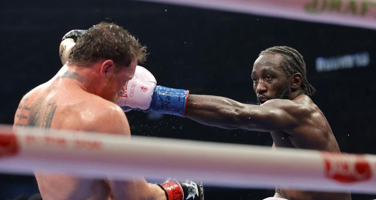 Crawford Bongkar Rahasia Sukses Tumbangkan Canelo!