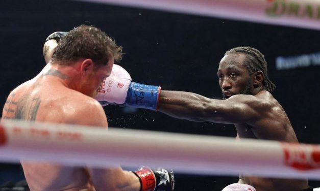 Crawford Bongkar Rahasia Sukses Tumbangkan Canelo!
