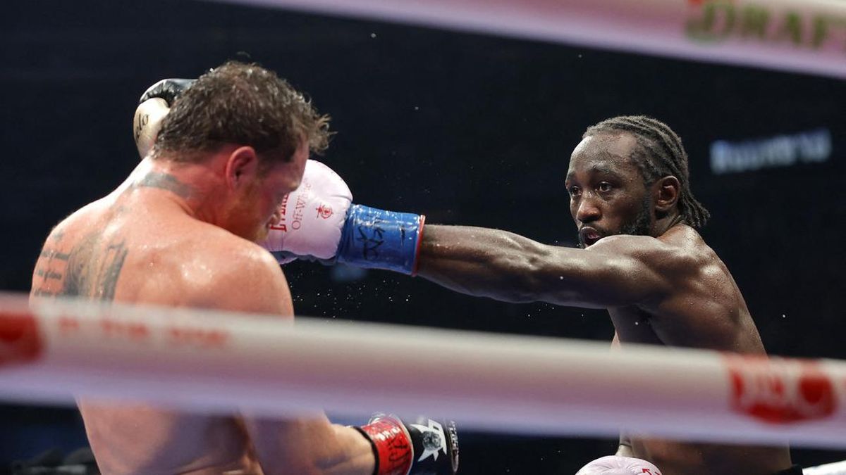 Crawford Bongkar Rahasia Sukses Tumbangkan Canelo!