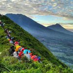 Rekomendasi Gunung Paling Ramah Buat Pendaki Pemula