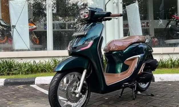 Bikin Melirik! Trik Tampil Beda Pake Stylo 160 Street Style