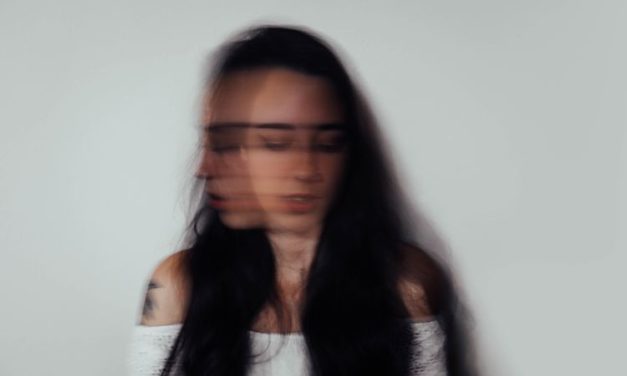 Dampak Impostor Syndrome Bagi Mental Pekerja Muda