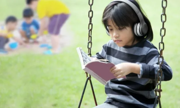 Dampingi Anak Introvert: Begini Cara Bijaknya