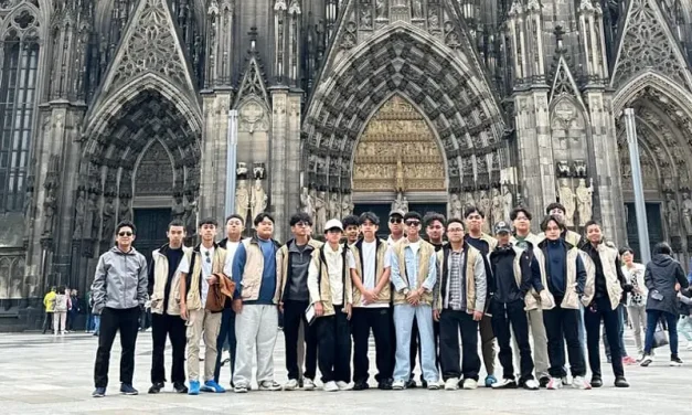 Sorotan Study Tour Paris Al Azhar