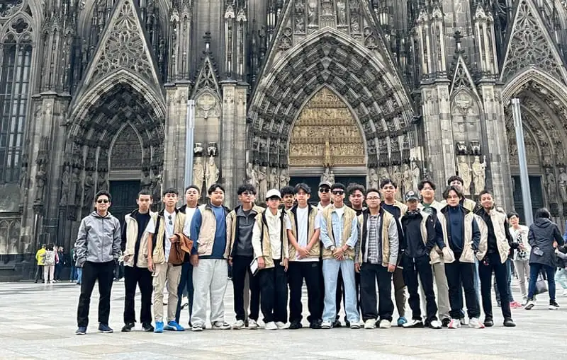 Sorotan Study Tour Paris Al Azhar